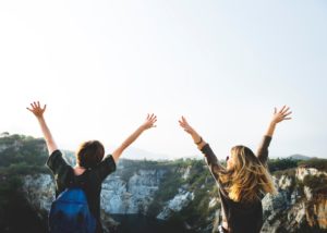 Jeunes et voyages à l’étranger : pas ou peu de budget ? Il y a des alternatives !