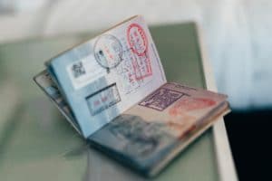 Quels documents dois-je emporter avant de voyager ?