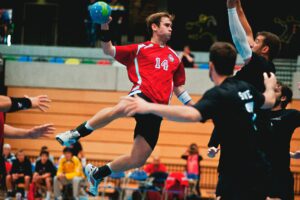 Concilier sport de haut niveau et études secondaires :  interview d’Antoine, handballeur en internat sportif